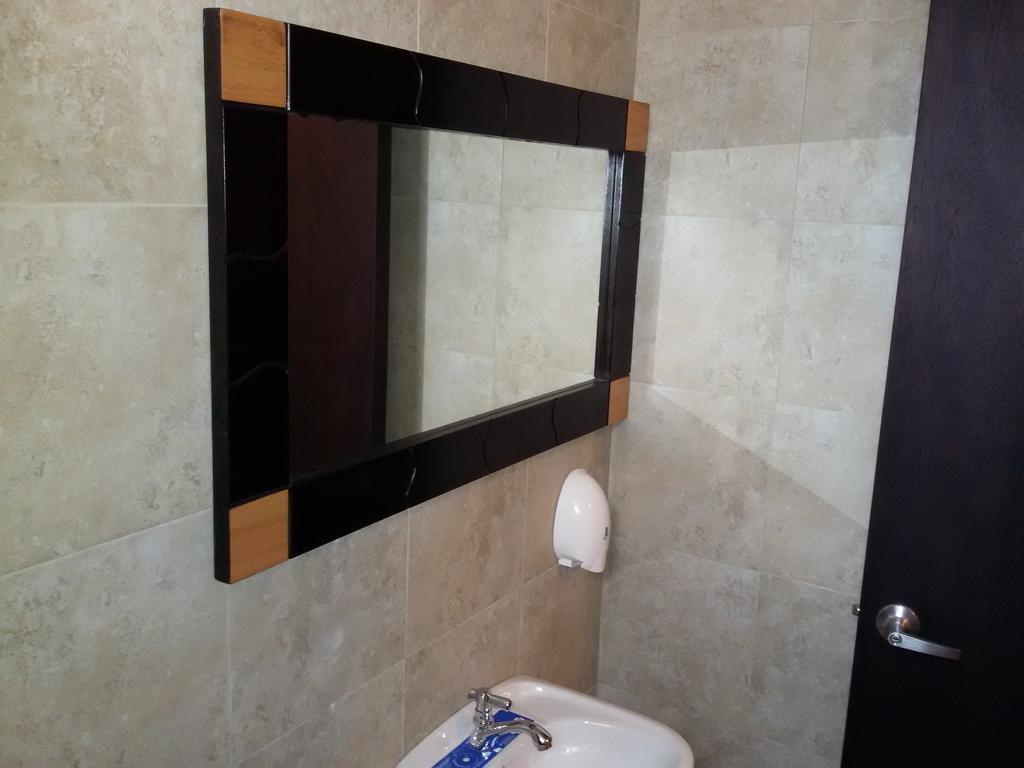Mercedes Airport-quito Hotel 3*