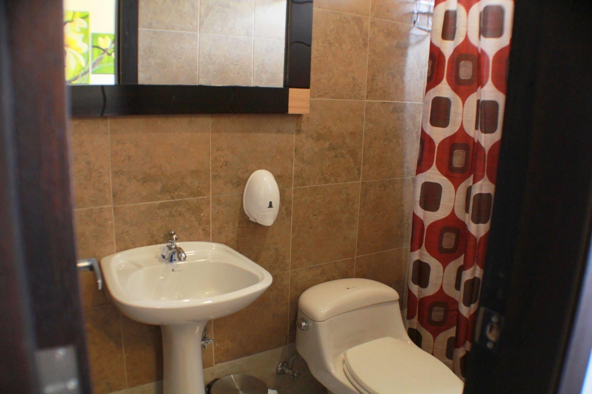 Hotel Mercedes Airport-quito 3*