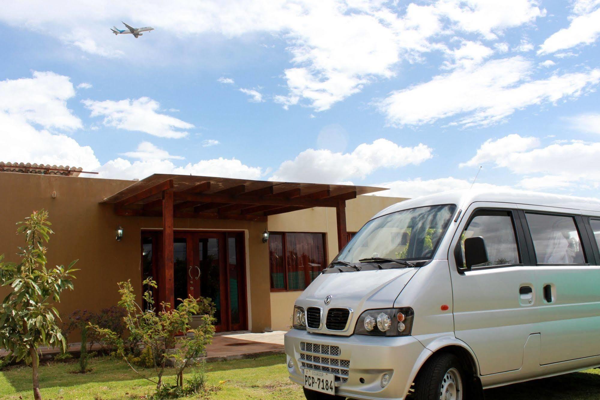 Mercedes Airport-quito 3* Tababela