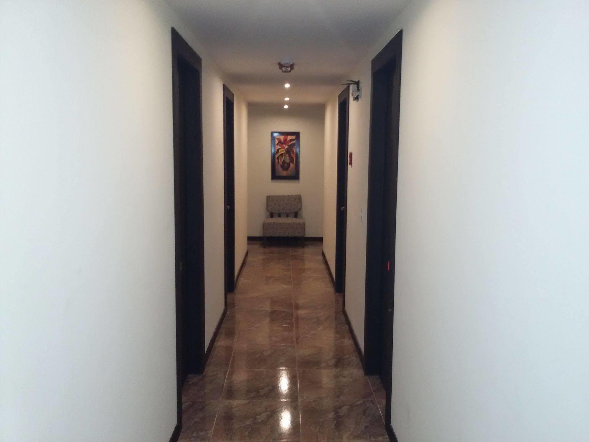 Mercedes Airport-quito Hotel Tababela